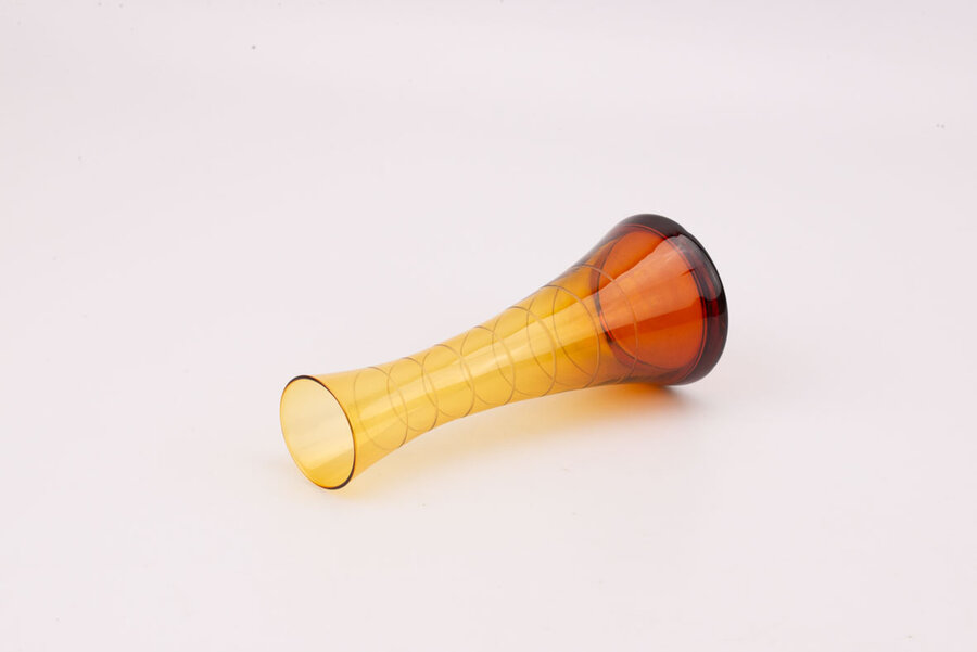 Petit vase en verre ambré vintage