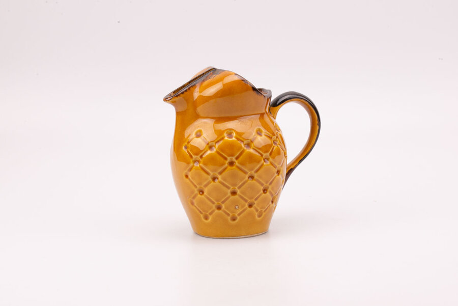 Pichet vintage en porcelaine de couleur orange modèle Mireille de chez Poët Laval 