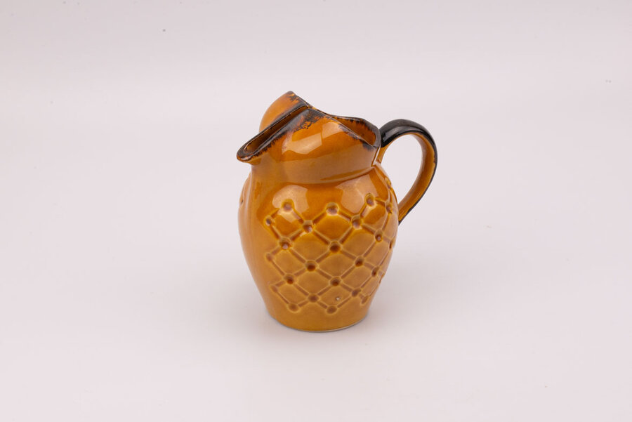 Pichet vintage en porcelaine de couleur orange modèle Mireille de chez Poët Laval 