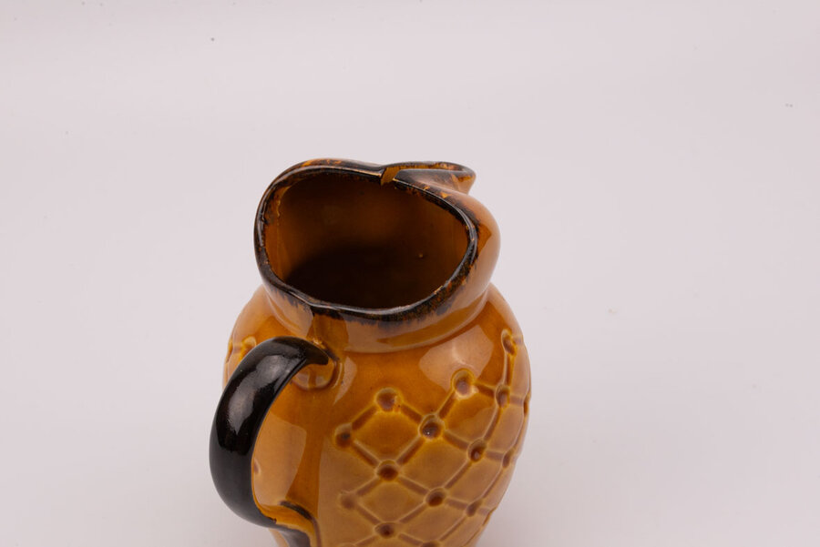 Pichet vintage en porcelaine de couleur orange modèle Mireille de chez Poët Laval 