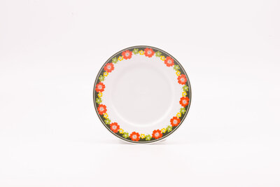 Assiette à dessert vintage en porcelaine avec un motif noir et à fleur sur les extrémités de chez Winteling 