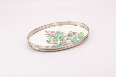 Plateau vintage en porcelaine transparent et ciselé avec un motif de baie 