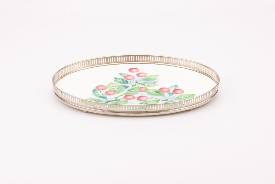 Plateau vintage en porcelaine transparent et ciselé avec un motif de baie 