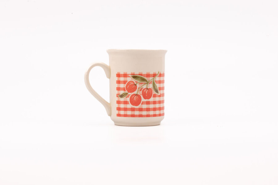 Tasse vintage Biltons England Tasse vintage en porcelaine blanche avec un motif de cerise de chez Biltons England