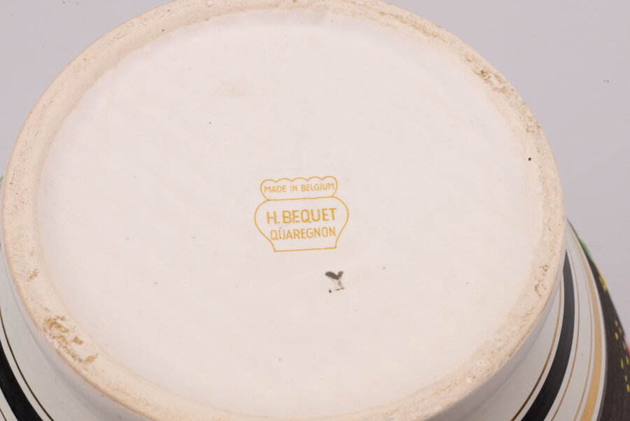 Vase vintage de collection avec un motif fleuri noir et blanc par H. Becquet 