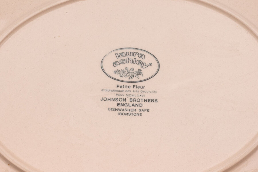 Plat de service ovale en céramique Laura Ashley Petite Fleur Johnson Brothers