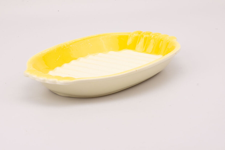 Plat de service vintage en faïence jaune et blanc