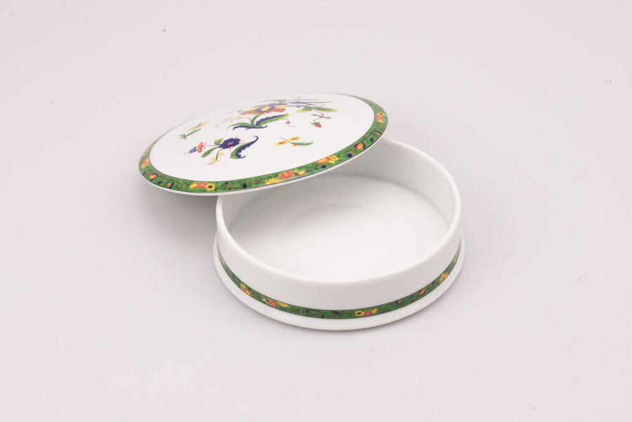 Bonbonnière vintage en porcelaine de Limoges par A.Raynaud Bonbonnière vintage en porcelaine de Limoges par A.Raynaud