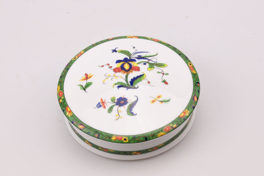 Bonbonnière vintage en porcelaine de Limoges par A.Raynaud Bonbonnière vintage en porcelaine de Limoges par A.Raynaud