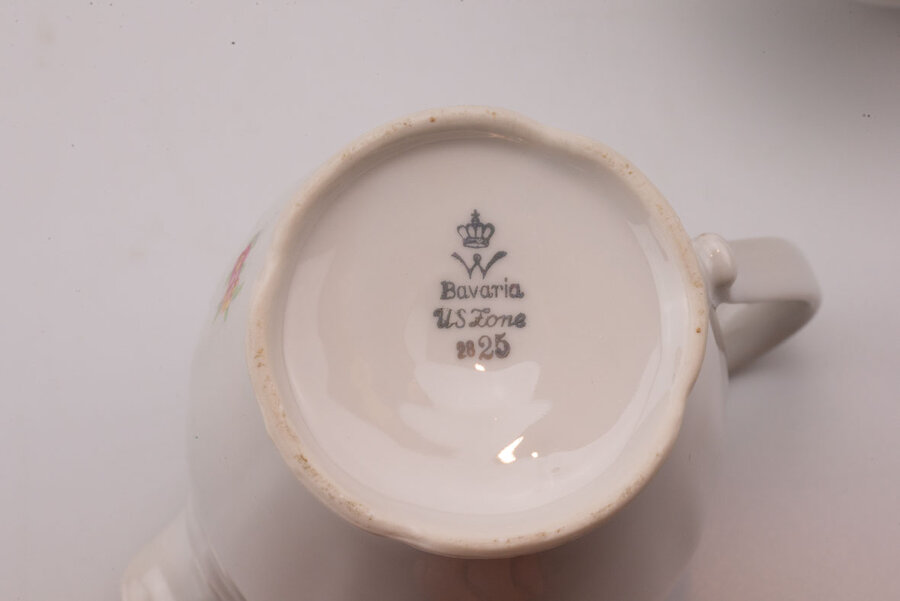 Set de 11 tasses et pot à lait Winterling US Zone en porcelaine