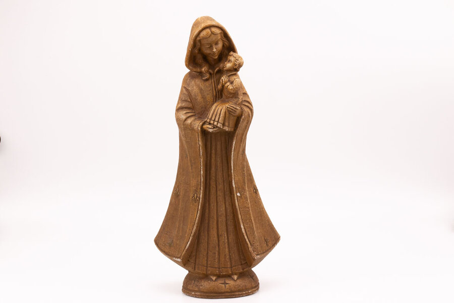 Statue signée au dos Merlini en plâtre Femme et enfant