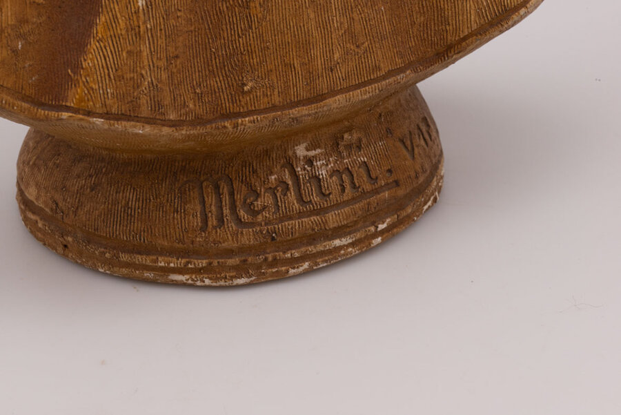 Statue signée au dos Merlini en plâtre Femme et enfant