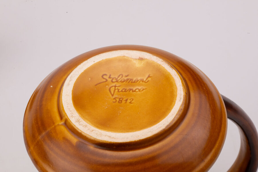 Cafetière vintage Saint-Clément Cafetière vintage en porcelaine brune de chez Saint-Clément