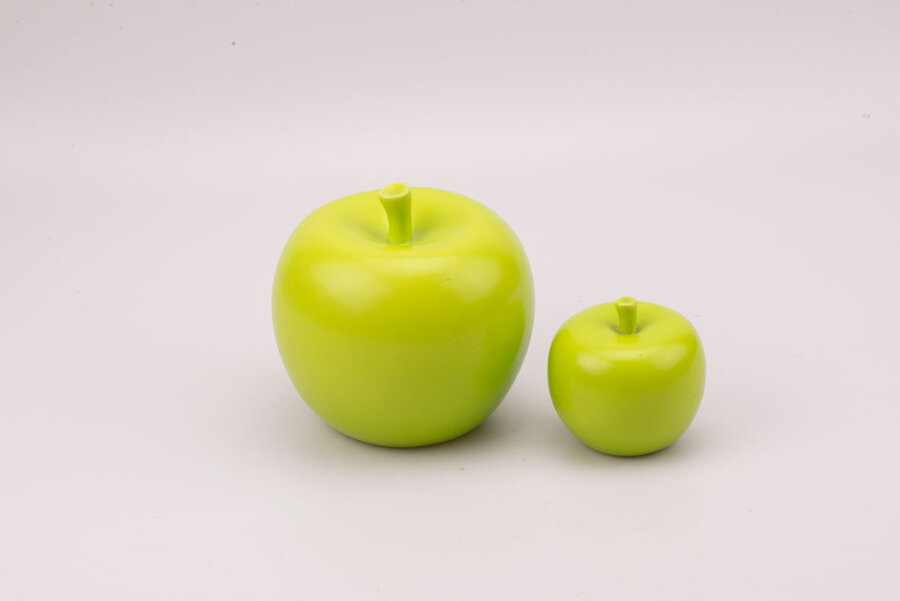 Lot de 2 pommes décoratives vintage  Lot de 2 pommes décoratives vintage en porcelaine de couleur verte