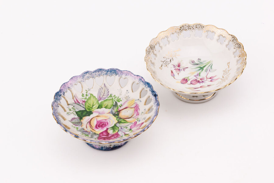 Set de 2 petites coupelles anciennes fleuries ajourées