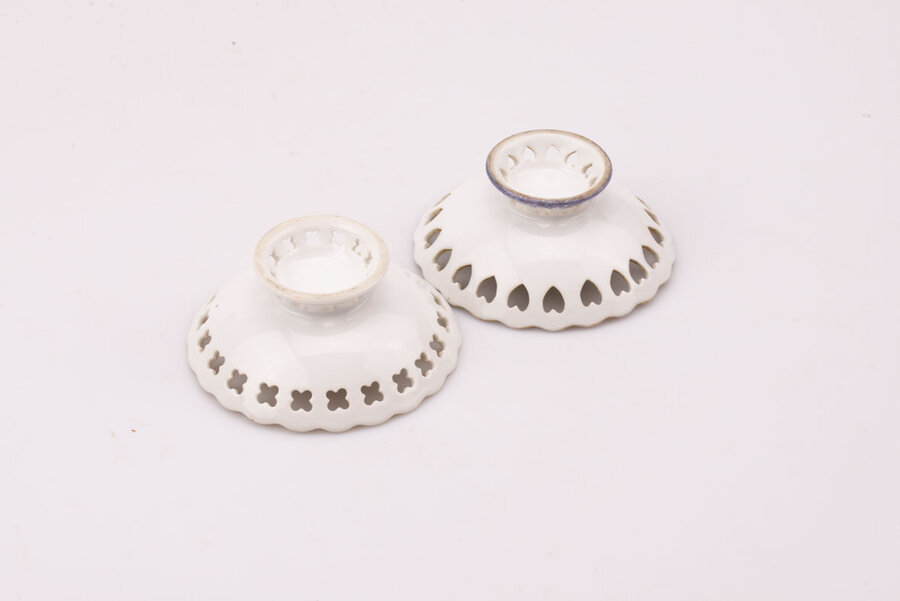 Set de 2 petites coupelles anciennes fleuries ajourées