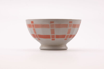 5 bols anciens en porcelaine blanche et lignes saumon