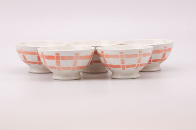 5 bols anciens en porcelaine blanche et lignes saumon