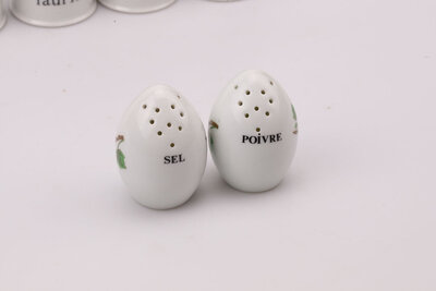 Ensemble de 4 pots à épices, sel et poivre Porcelaine de Paris blanche 