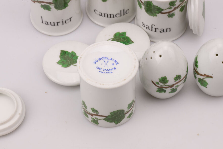 Ensemble de 4 pots à épices, sel et poivre Porcelaine de Paris blanche 