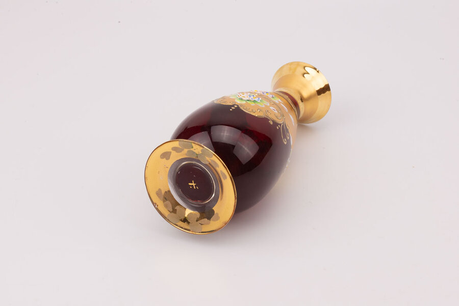 Vase Murano en verre rouge et doré avec motif fleuri