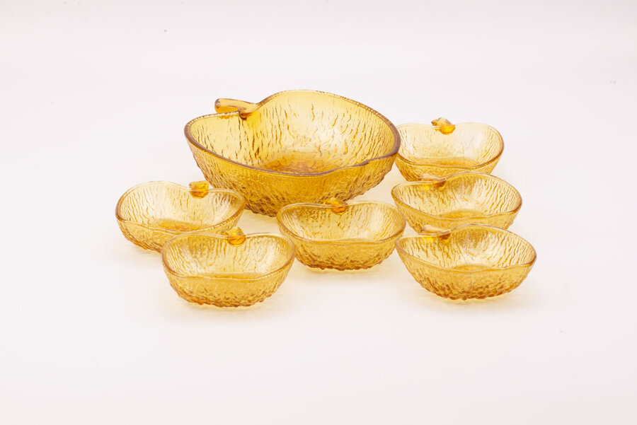 Service (1 plat et 6 coupelles) à fruits en forme de pomme en verre ambré