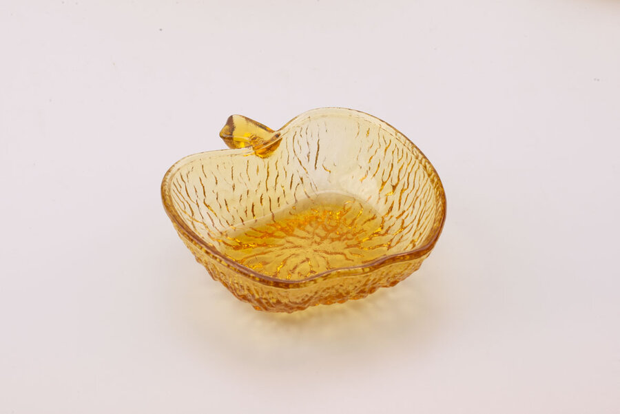 Service (1 plat et 6 coupelles) à fruits en forme de pomme en verre ambré