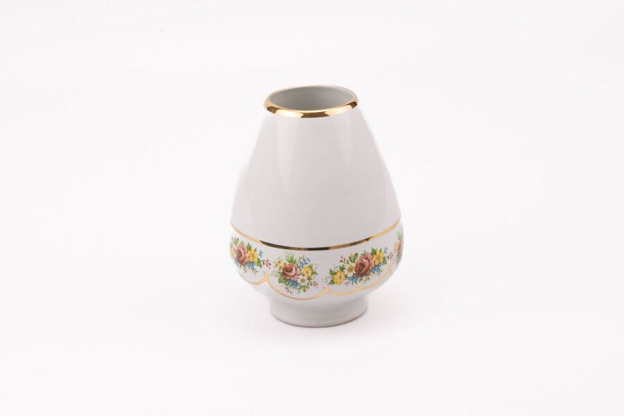 Vase en porcelaine blanche de Bruxelles avec liseret doré et fleurs