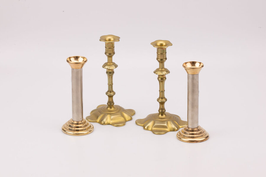Paire de chandeliers anciens en laiton