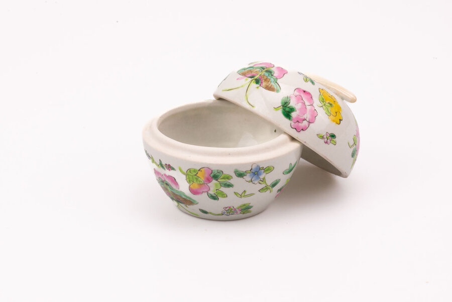 Pot avec couvercle en forme de pomme en porcelaine asiatique