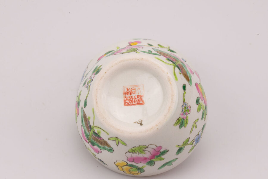 Pot avec couvercle en forme de pomme en porcelaine asiatique