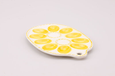Assiette à oeufs ancienne en porcelaine blanche et jaune