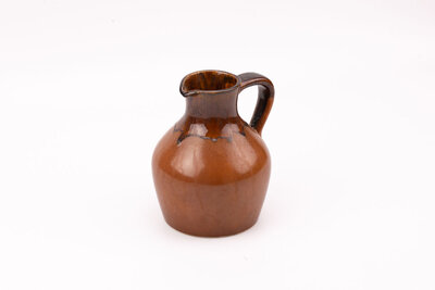 Pichet carafe en grès signé Jeanne
