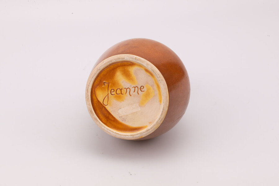 Pichet carafe en grès signé Jeanne