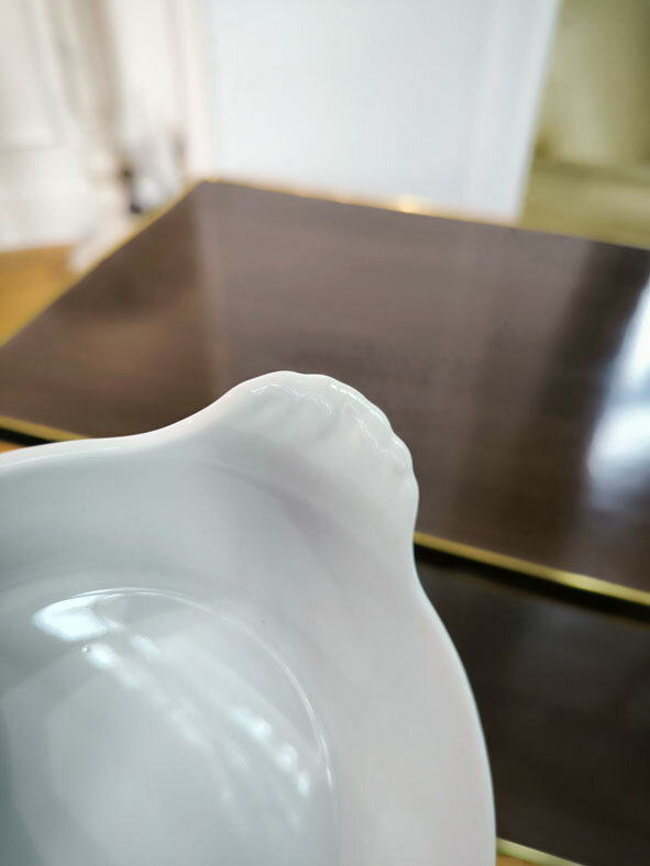4 plats ronds à oreilles Pillivuyt en porcelaine blanche