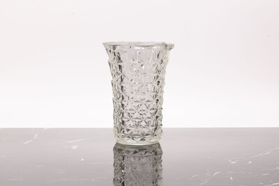 Vase vintage hexagonal en verre moulé