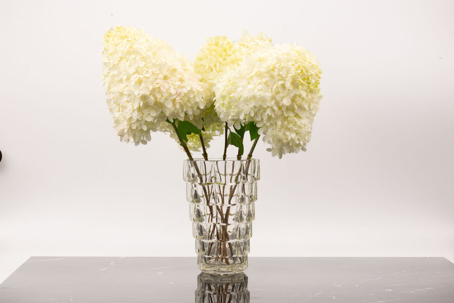 Vase vintage en verre moulé à facettes