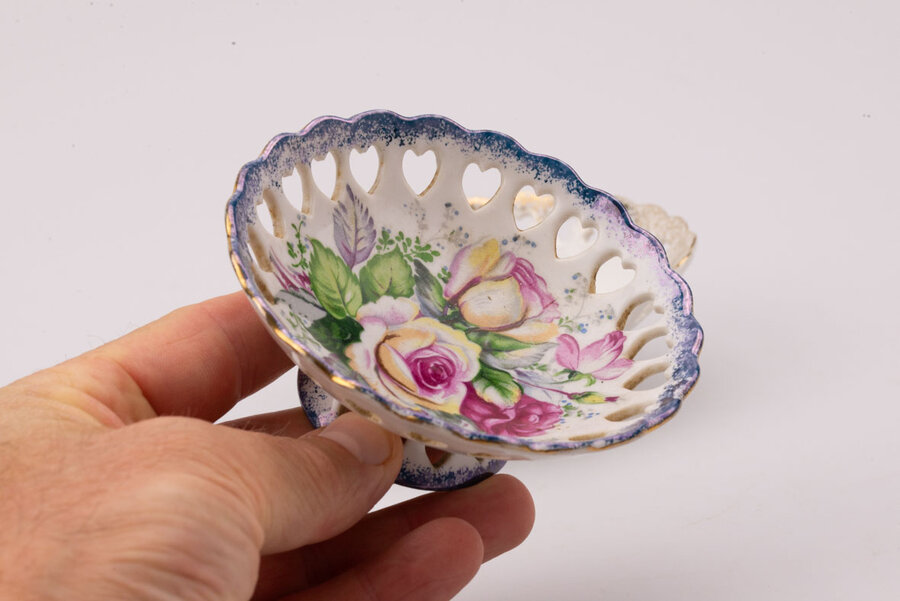 Petite coupelle ancienne fleurie ajourée