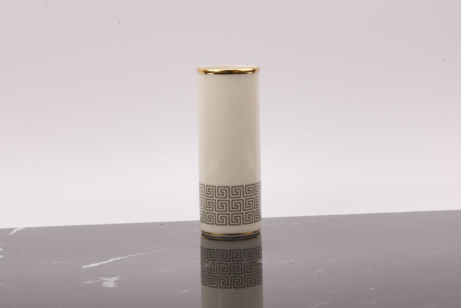 Petit vase en porcelaine Royal KM 