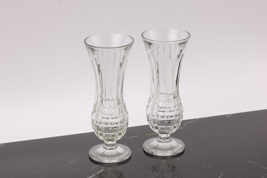 2 vases soliflores en verre pressé
