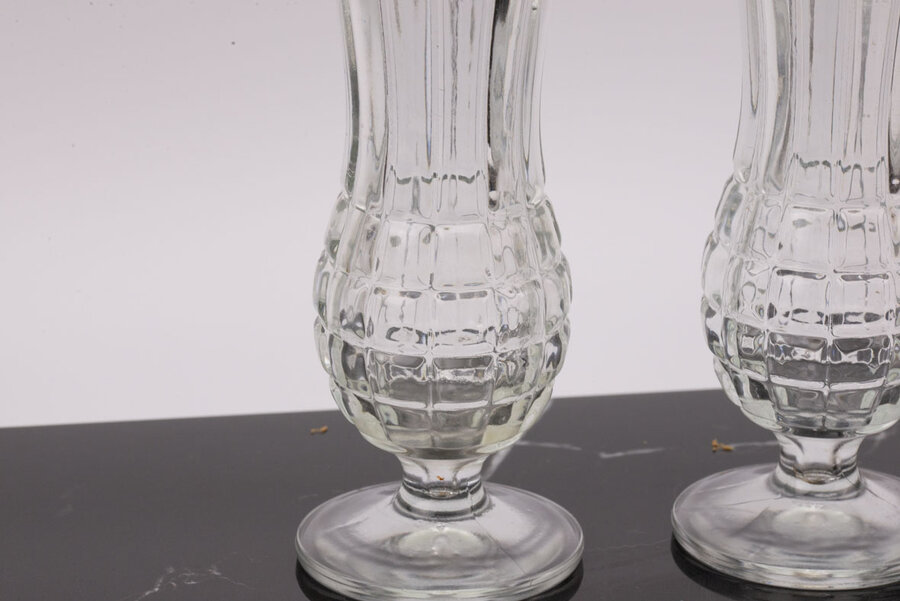 2 vases soliflores en verre pressé