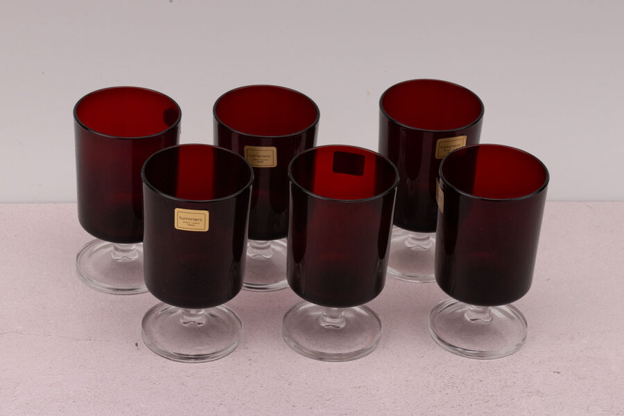 6 petits verres rouges rubis à pied Luminarc