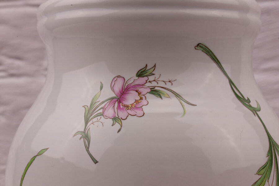 Vase en porcelaine Revol à fleurs roses 