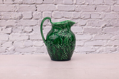 Pichet vintage Wedgwood en majolique anglaise vert