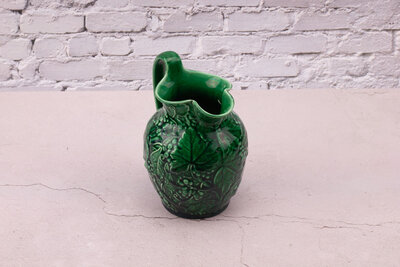 Pichet vintage Wedgwood en majolique anglaise vert