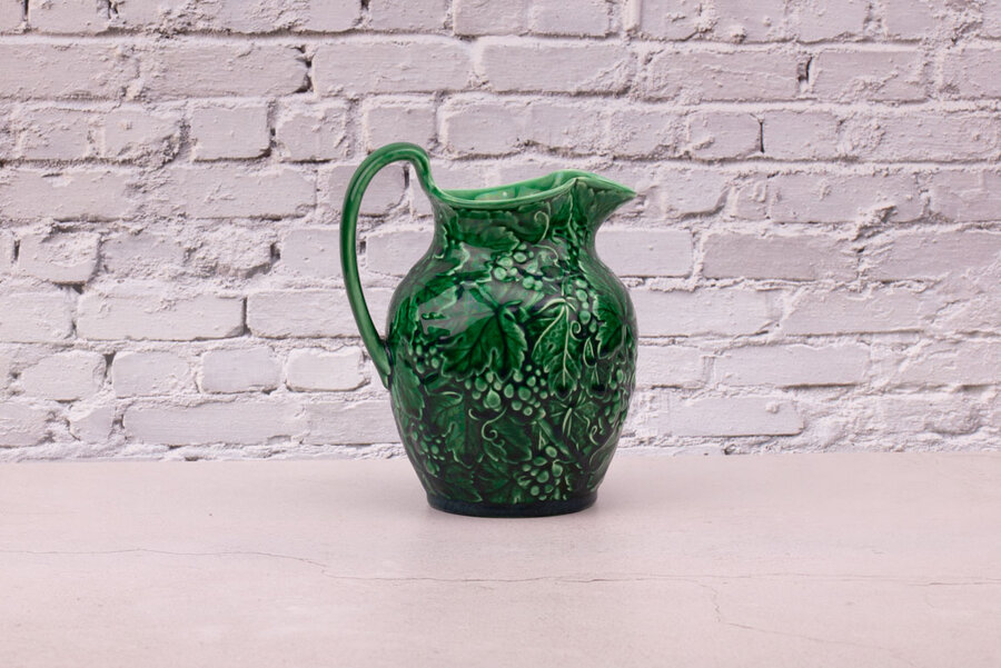 Pichet vintage Wedgwood en majolique anglaise vert
