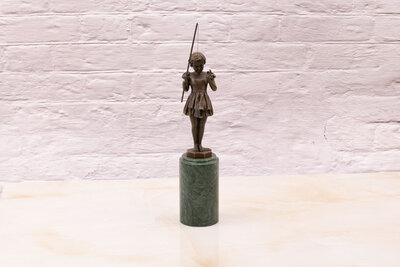 Sculpture en bronze Jeune Pêcheuse