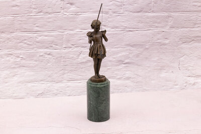 Sculpture en bronze Jeune Pêcheuse