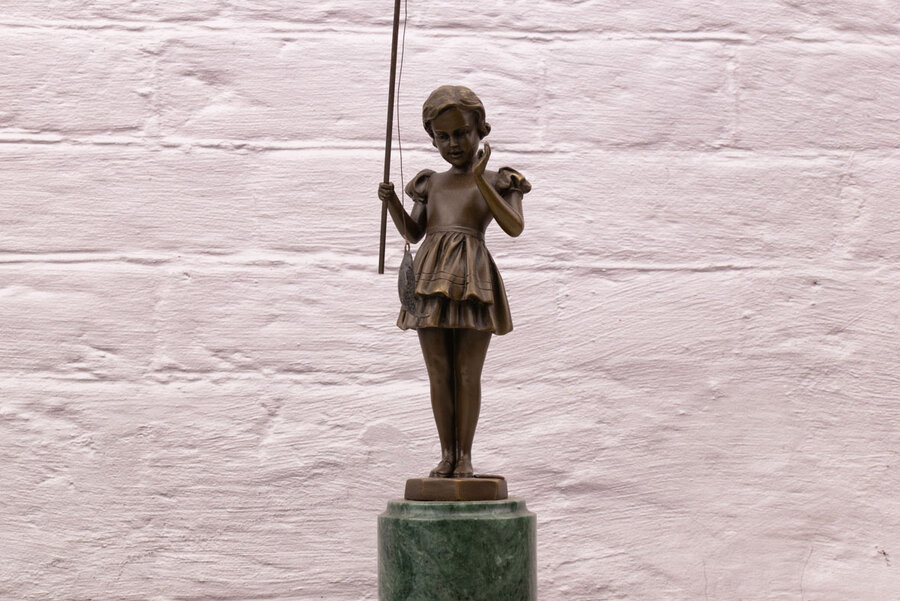 Sculpture en bronze Jeune Pêcheuse
