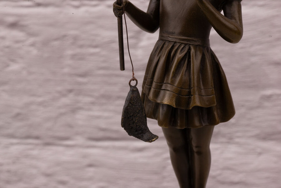 Sculpture en bronze Jeune Pêcheuse